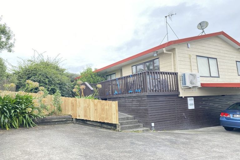 Photo of property in 15a Gill Avenue, Te Atatu Peninsula, Auckland, 0610