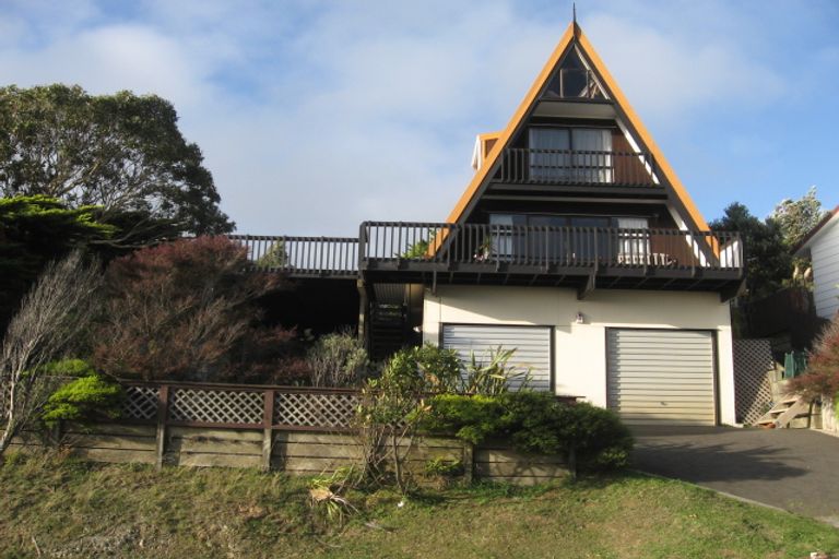 Photo of property in 1 Mapplebeck Street, Titahi Bay, Porirua, 5022