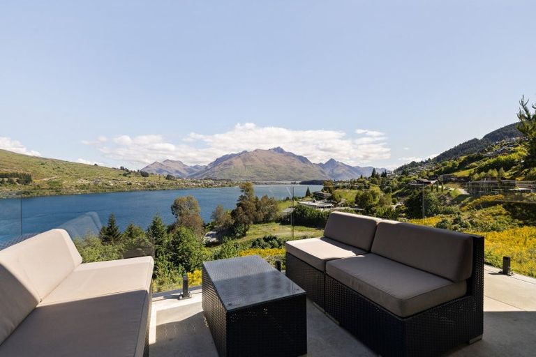 Photo of property in 16 Highlands Close, Queenstown, 9300