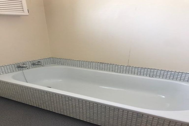 Photo of property in 2/31 Mccrystal Avenue, Bucklands Beach, Auckland, 2012