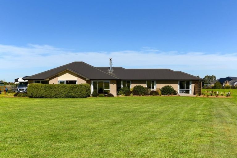 Photo of property in 36 Whitcombe Place, Darfield, 7571