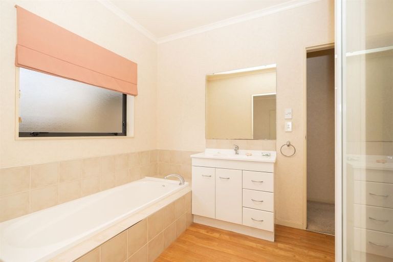 Photo of property in 2 Holden Avenue, Forest Lake, Hamilton, 3200