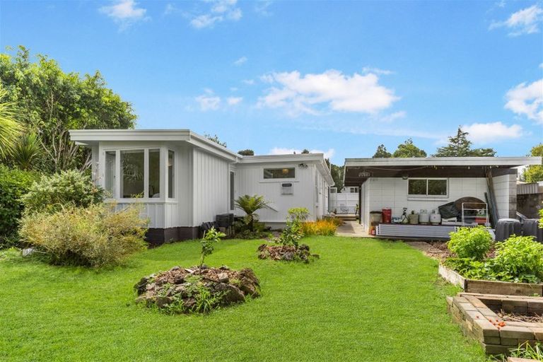 Photo of property in 32 Lynden Avenue, Hillcrest, Auckland, 0627