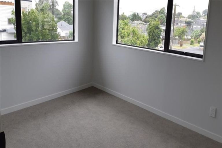 Photo of property in 7c Holland Avenue, Point England, Auckland, 1072