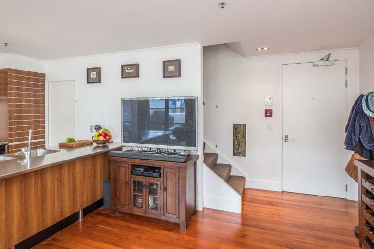 Photo of property in Augusta Apartments, 19/254 Willis Street, Te Aro, Wellington, 6011