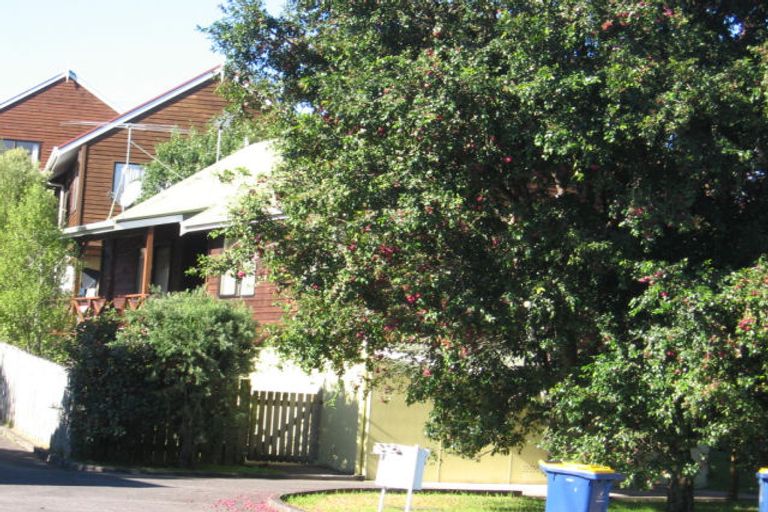 Photo of property in 2/83 Kaurilands Road, Titirangi, Auckland, 0604