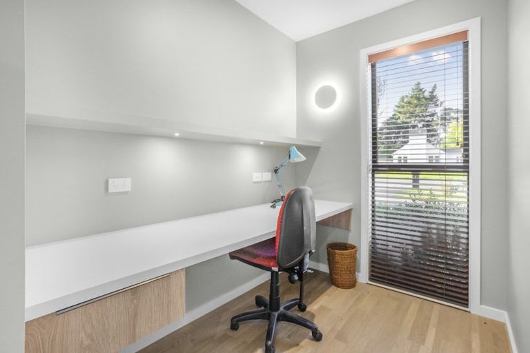 Photo of property in 2 Matai Grove, Greytown, 5712