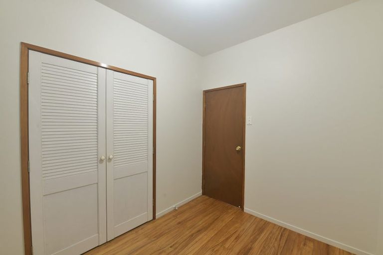 Photo of property in 32 Te Atatu Road, Te Atatu South, Auckland, 0610