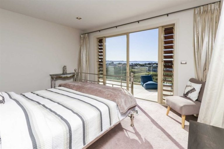 Photo of property in 121 Wade River Road, Stanmore Bay, Whangaparaoa, 0932