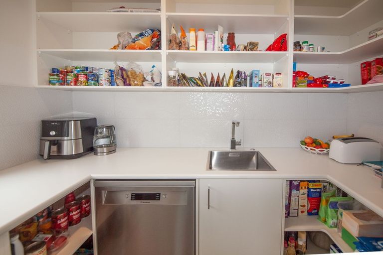 Photo of property in 5 Farnworth Terrace, Churton Park, Wellington, 6037