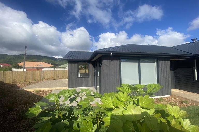 Photo of property in 19 Kaiwaru Place, Waikanae, 5036
