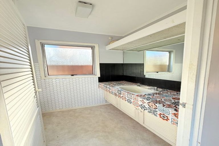 Photo of property in 36 Riverhills Avenue, Pakuranga Heights, Auckland, 2010