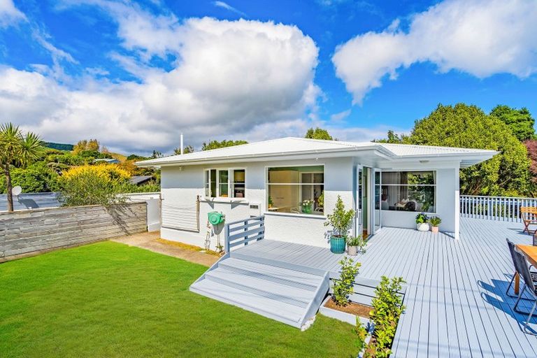 Photo of property in 12b Tiromoana Road, Raumati South, Paraparaumu, 5032