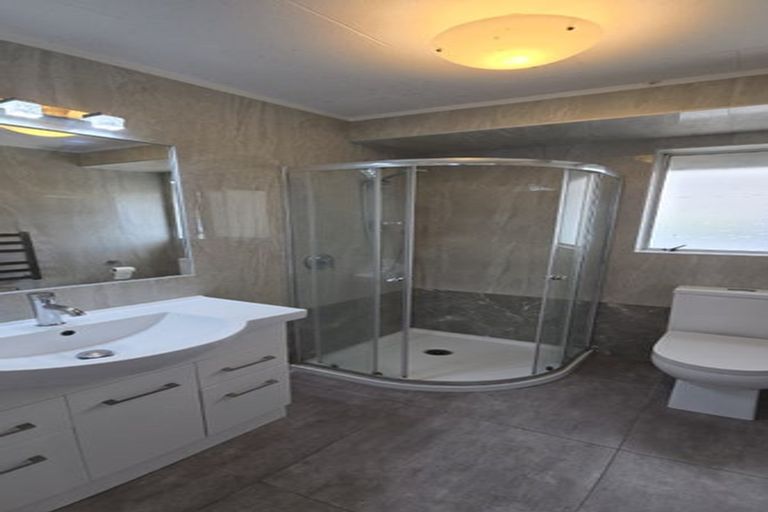 Photo of property in 68 Hutchinsons Road, Bucklands Beach, Auckland, 2014