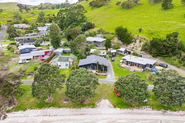 Photo of property in 6 The Strand, Whakapirau, Maungaturoto, 0583