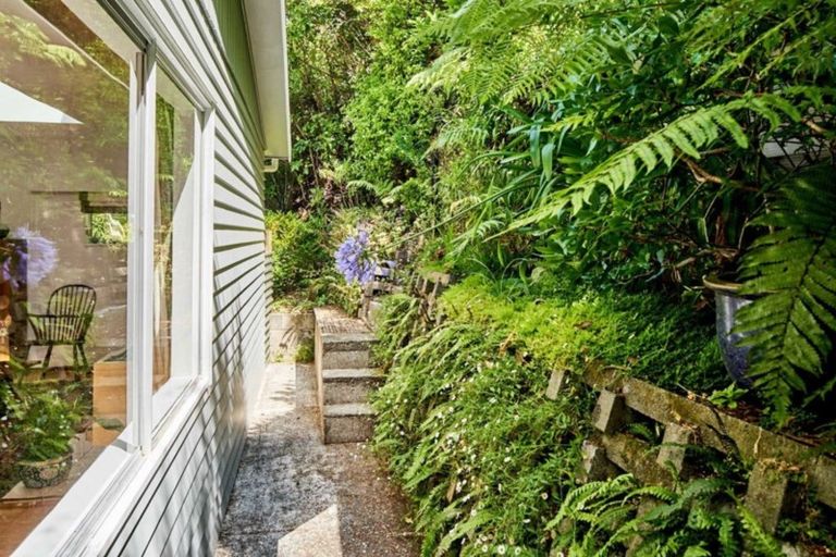 Photo of property in 37 Kotari Road, Days Bay, Lower Hutt, 5013