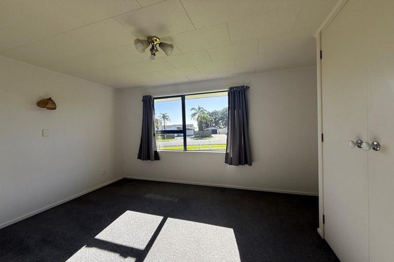 Photo of property in 2 Seaway Road, Clarks Beach, 2122
