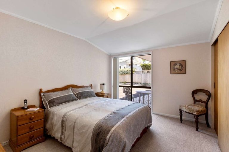 Photo of property in 19a Paynters Avenue, Strandon, New Plymouth, 4312