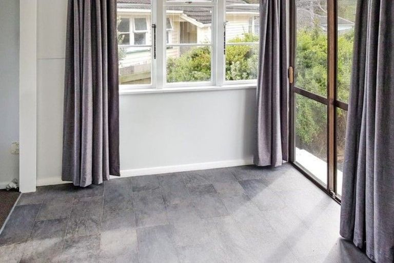 Photo of property in 56 Dimock Street, Titahi Bay, Porirua, 5022