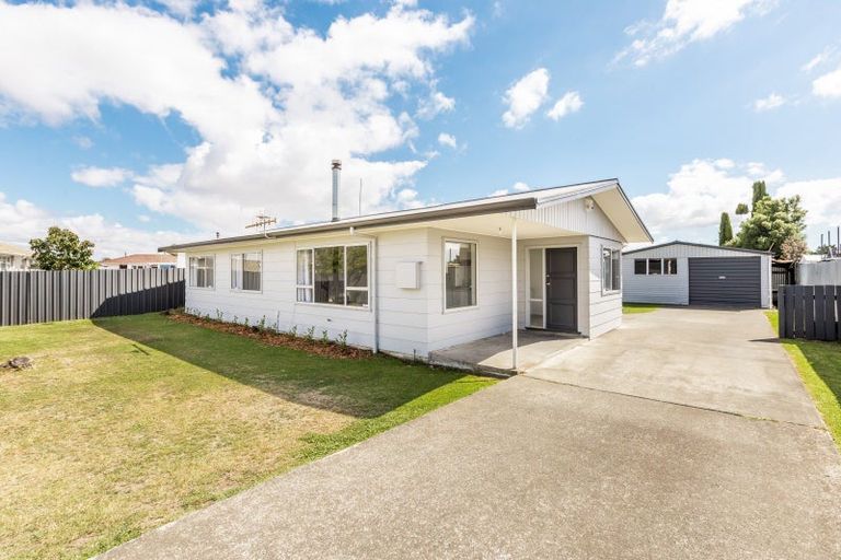 Photo of property in 8 Cortes Crescent, Flaxmere, Hastings, 4120