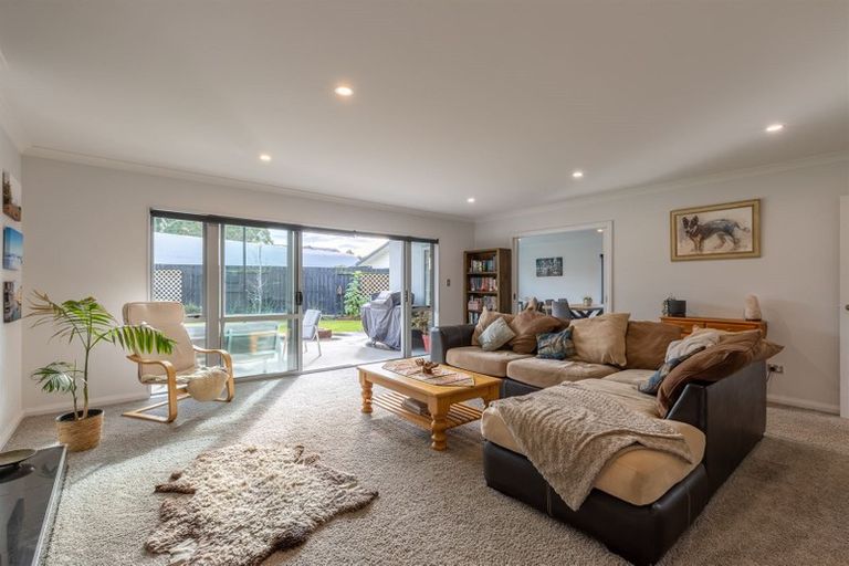 Photo of property in 6 D'urville Place, Kelvin Grove, Palmerston North, 4414