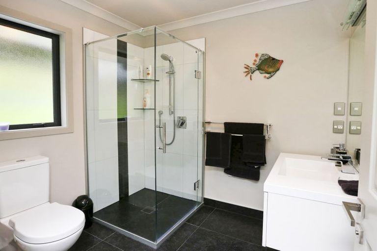 Photo of property in 99 Valley Views, Fitzherbert, Palmerston North, 4472