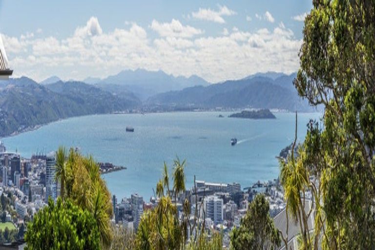 Photo of property in 75 Karepa Street, Brooklyn, Wellington, 6021