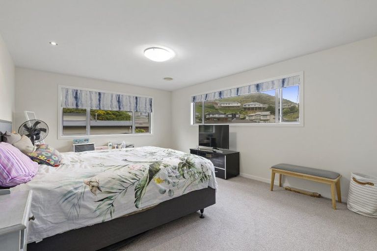Photo of property in 9 Yarnbrook Grove, Churton Park, Wellington, 6037