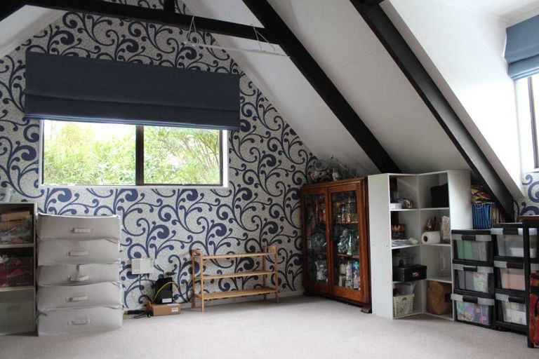 Photo of property in 26 Springdale Grove, Fitzherbert, Palmerston North, 4410