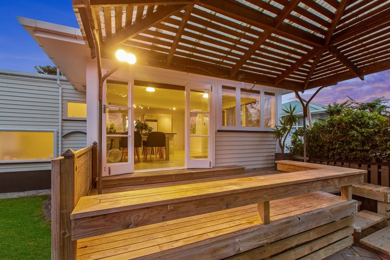 Photo of property in 1/29 Hill Crescent, New Lynn, Auckland, 0600