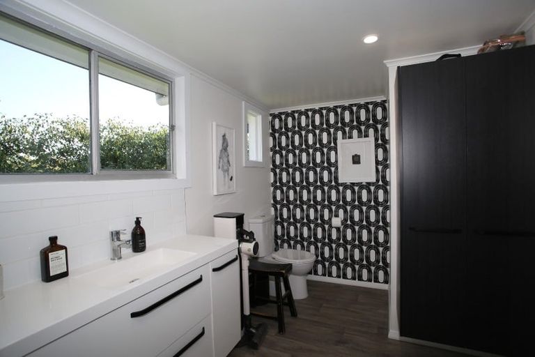 Photo of property in 393 Lawn Road, Clive, Hastings, 4180