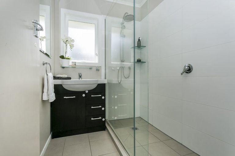 Photo of property in 2/13 Manuka Road, Bayview, Auckland, 0629