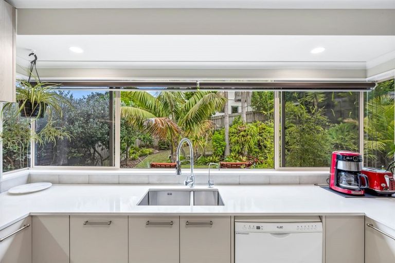 Photo of property in 8 Landvale Court, Browns Bay, Auckland, 0630