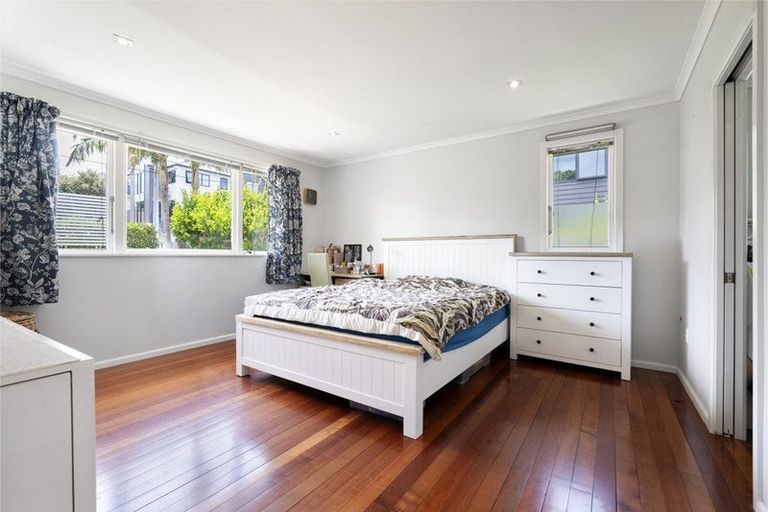 Photo of property in 53 Bond Crescent, Forrest Hill, Auckland, 0620