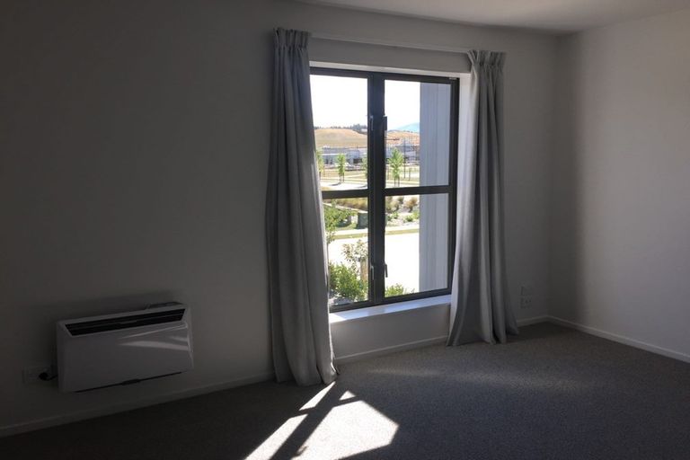 Photo of property in 7 Mount Nicholas Avenue, Wanaka, 9305