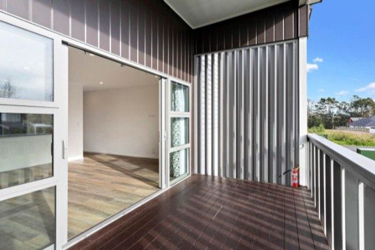 Photo of property in 10/27 Dida Park Drive, Kumeu, 0810