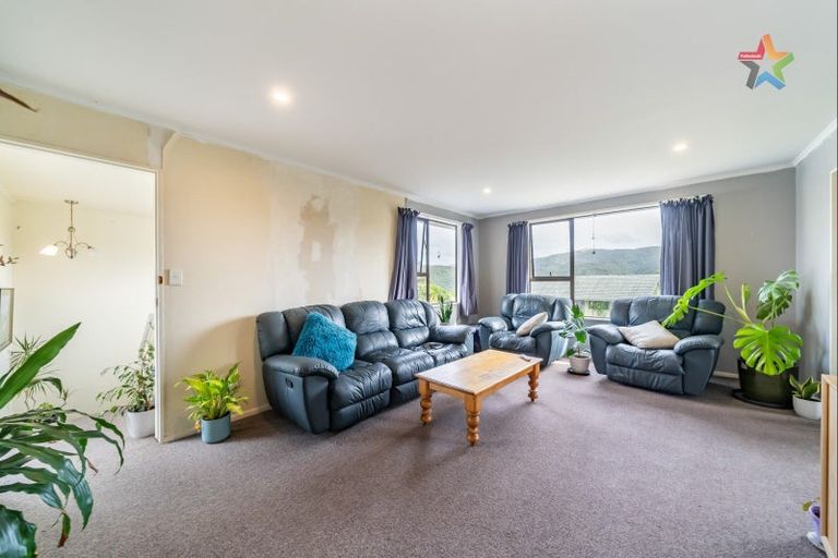 Photo of property in 10 Whitechapel Grove, Stokes Valley, Lower Hutt, 5019