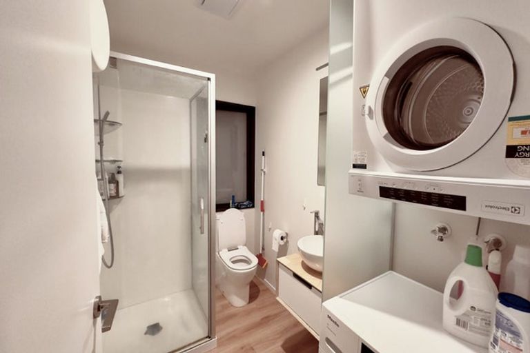 Photo of property in 5b Salmont Place, Kelburn, Wellington, 6012