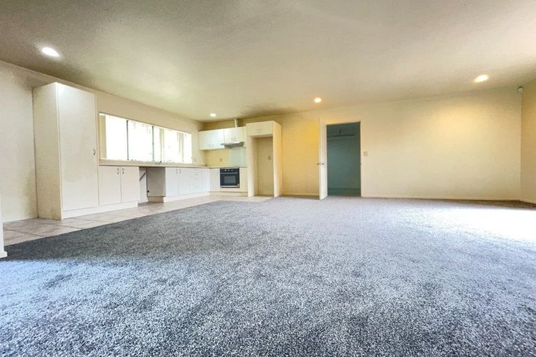 Photo of property in 19 Neta Grove, Henderson, Auckland, 0612