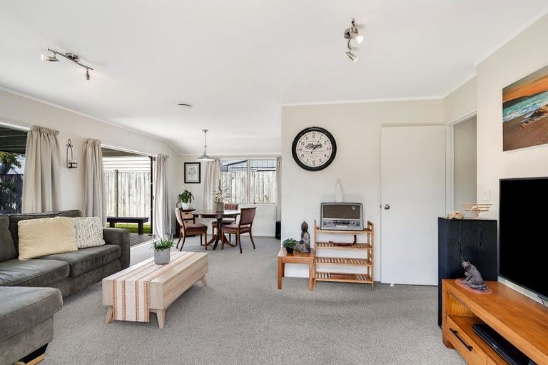 Photo of property in 21 Caulfield Place, Nawton, Hamilton, 3200