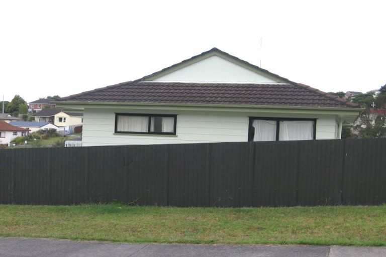 Photo of property in 4 Landsdale Place, Massey, Auckland, 0614