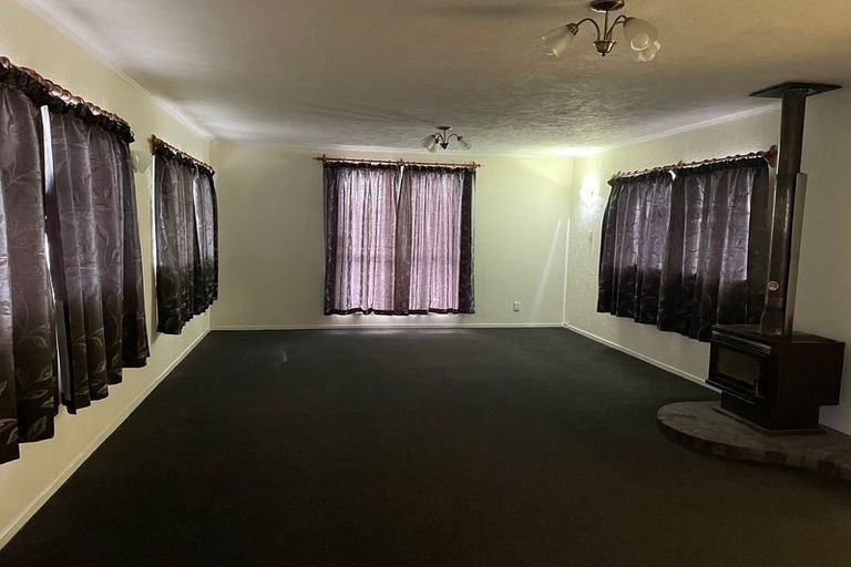 Photo of property in 142 Mark Avenue, Grenada Village, Wellington, 6037