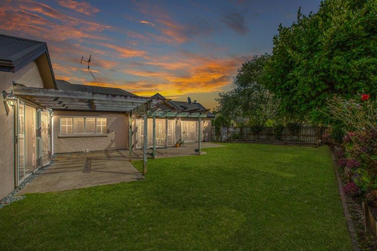 Photo of property in 18 Roderick Place, Rototuna, Hamilton, 3210