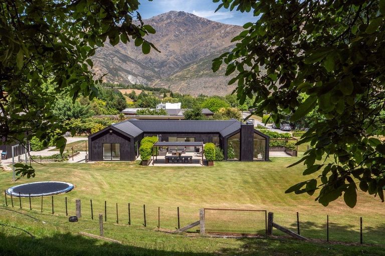 Photo of property in 46 Quarry Place, Lake Hayes, Queenstown, 9304