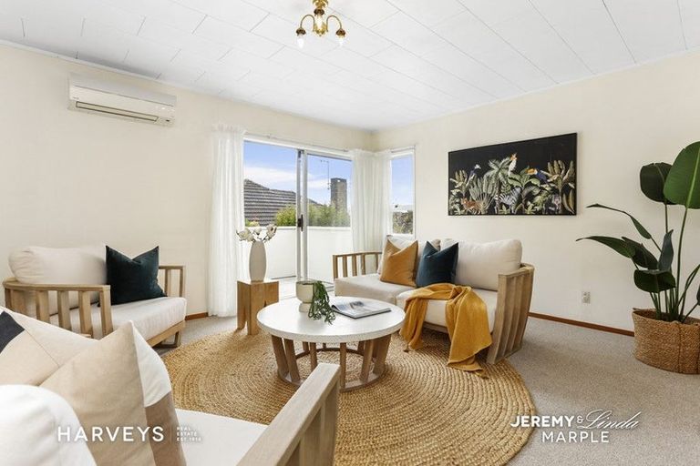 Photo of property in 35 South Lynn Road, Titirangi, Auckland, 0604