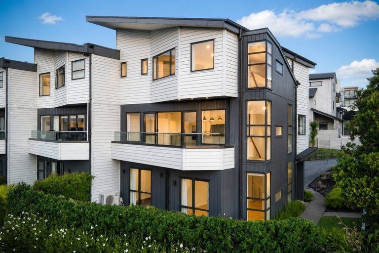 Photo of property in 16 Moki Place, Long Bay, Auckland, 0630