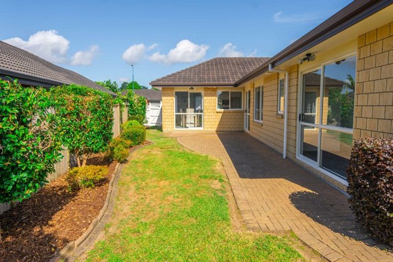 Photo of property in 5 Greta Banks Place, Wattle Downs, Auckland, 2103