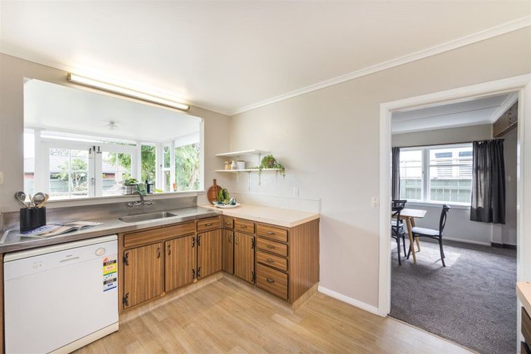 Photo of property in 28 Sheffield Street, Awapuni, Palmerston North, 4412