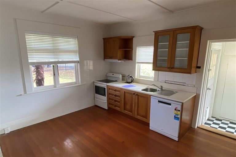 Photo of property in 43 Astley Avenue, New Lynn, Auckland, 0600