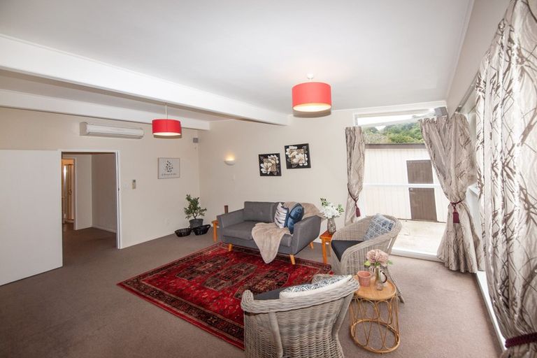 Photo of property in 3 Silverbirch Grove, Churton Park, Wellington, 6037
